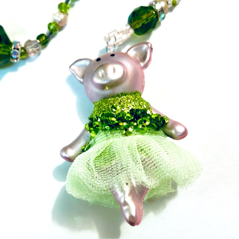 Pique Piglet Ballerina Necklace Green
